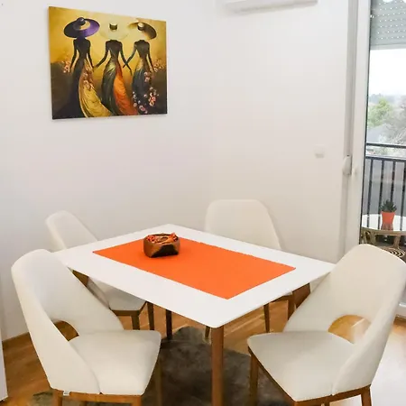 Rea 2 Apartment